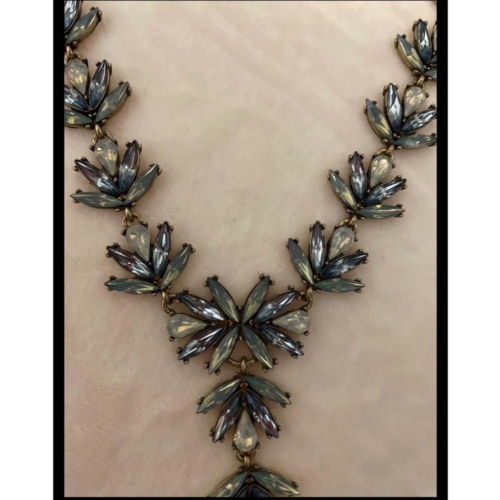 Elegant stone necklace